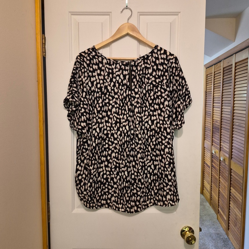 Maurices Womens XXL Black Pink Animal Print Short Sleeve Zipper Back Blouse Top
